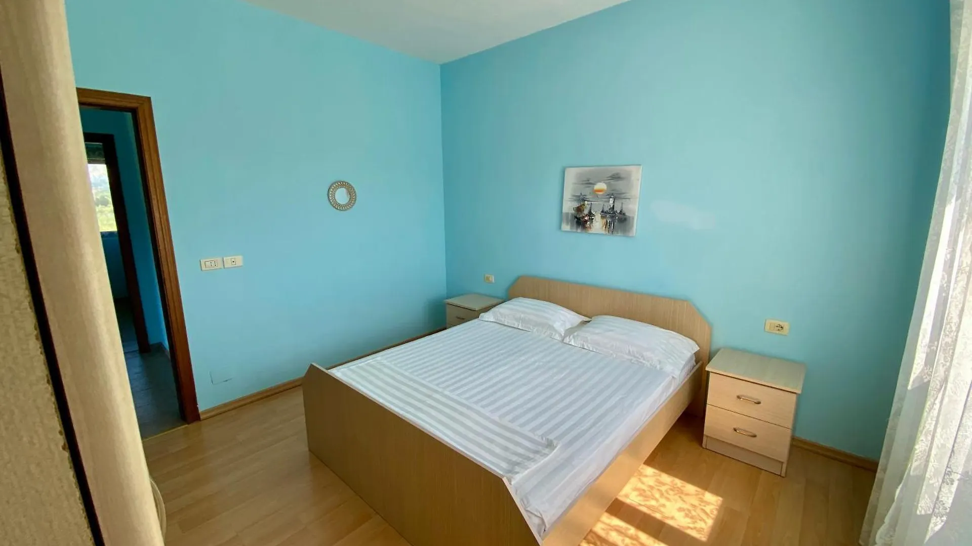 White & Blue Apartment'S Golem  Apartament Golem (Tirana)