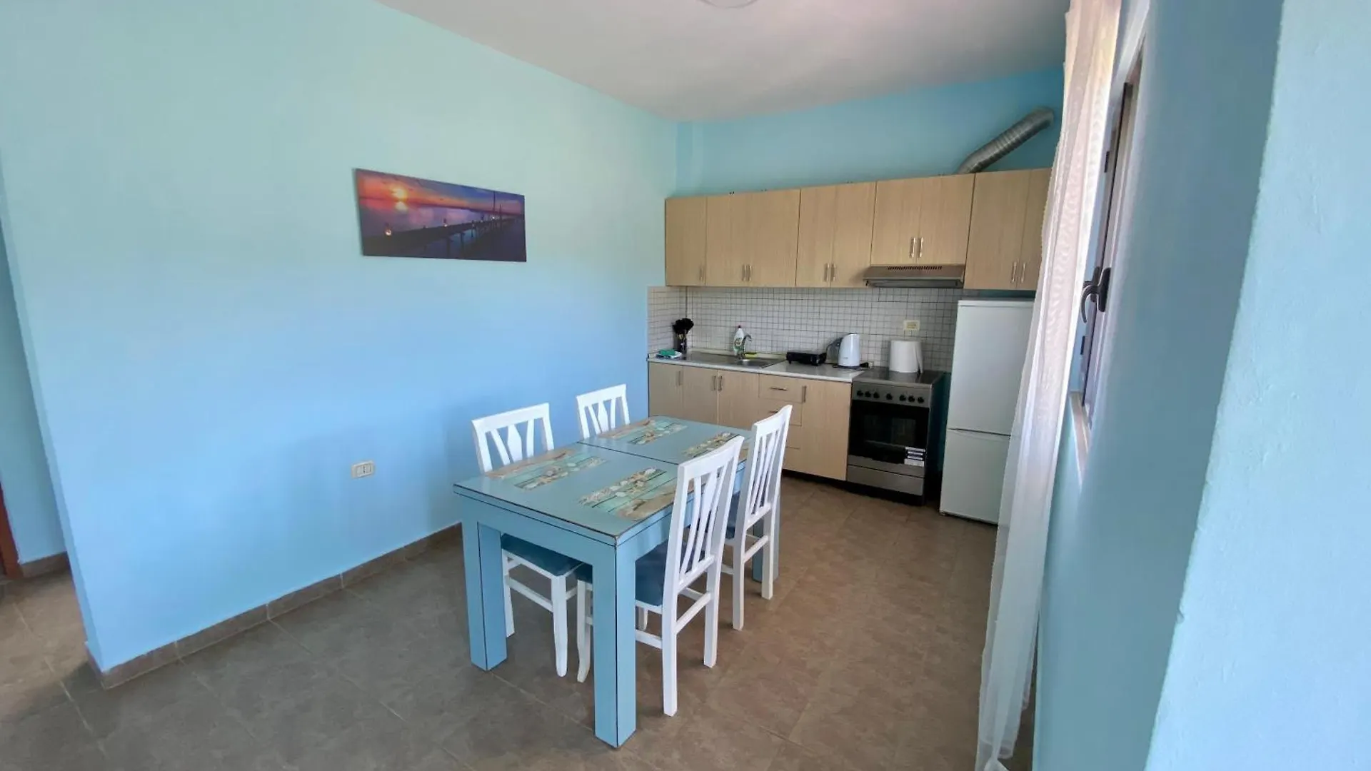 White & Blue Apartment'S Golem  Apartament Golem (Tirana)